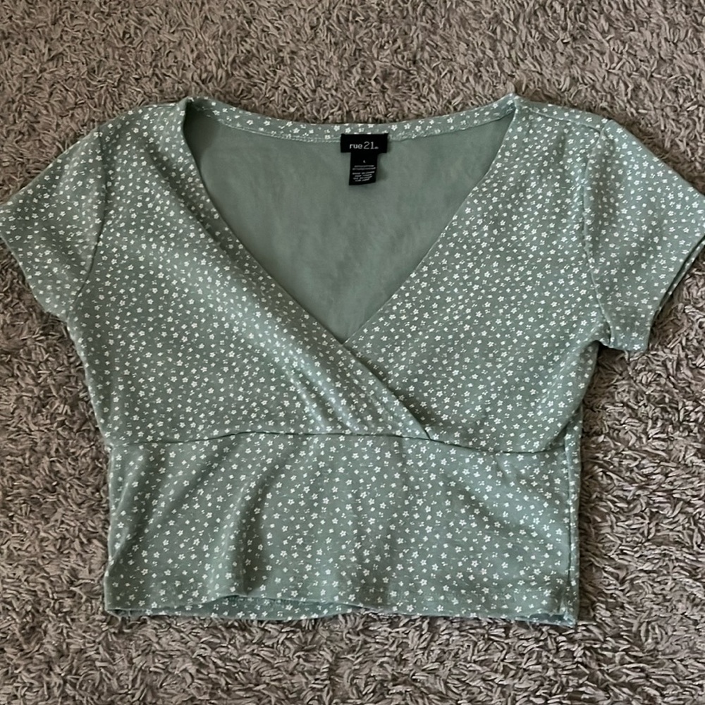 green floral v neck crop